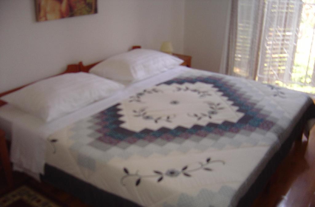 Vila Jadranka Apartments And Rooms Omišalj Habitación foto