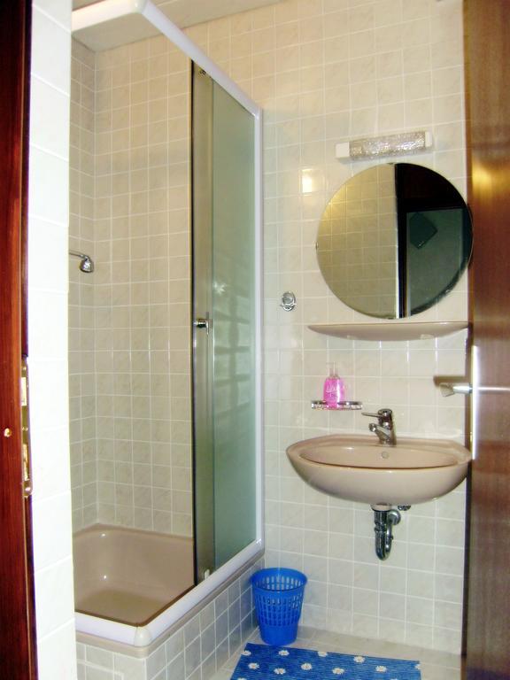 Vila Jadranka Apartments And Rooms Omišalj Habitación foto